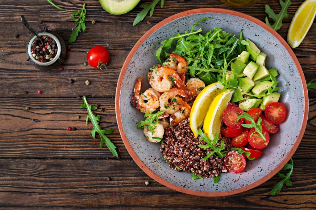 Healthy Avocado & Quinoa Salad with Fresh Veggies – Protein-Packed and Nutritious