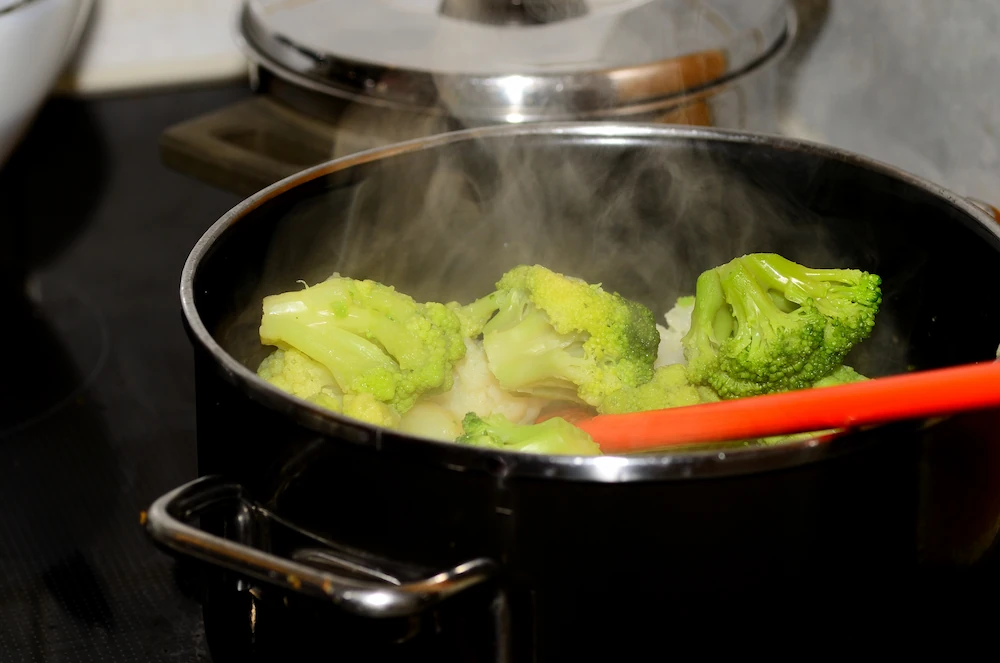 Steaming fresh broccoli at home to preserve vitamins for baby food